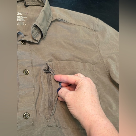 Swiss Tech Dove Button-Up Shirt size Small - Picture 9 of 13